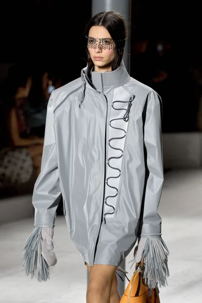 Look 17